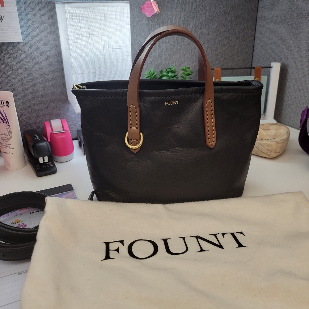 FOUNT Bellfield Crossbody in Peppercorn
